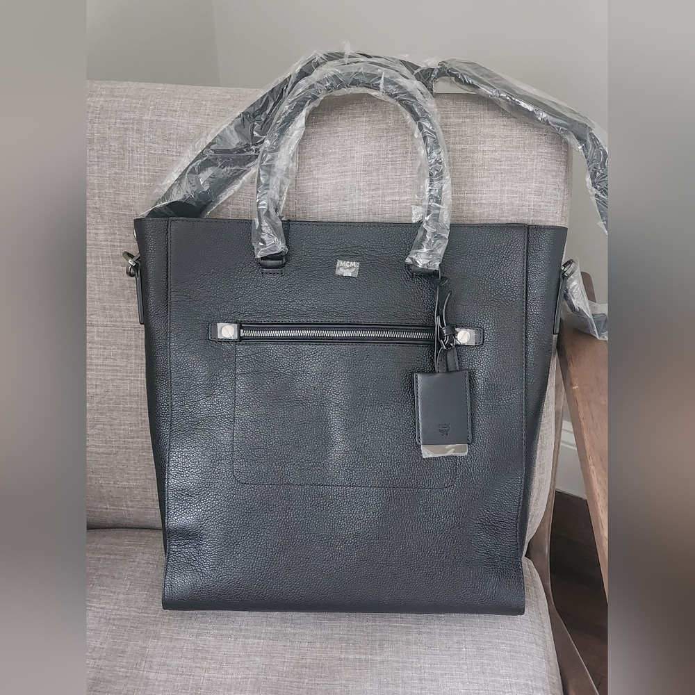 $1250 Brand New MCM Markus Leather Men Medium Shoulder Bag Black